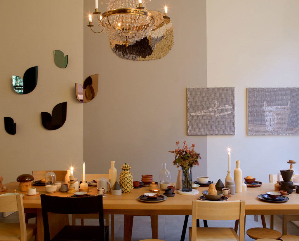 20.11.2016–8.1.2017
Yhes, Together, is a group exhibition in which we celebrate togetherness in the theme of an abundant festive setting.