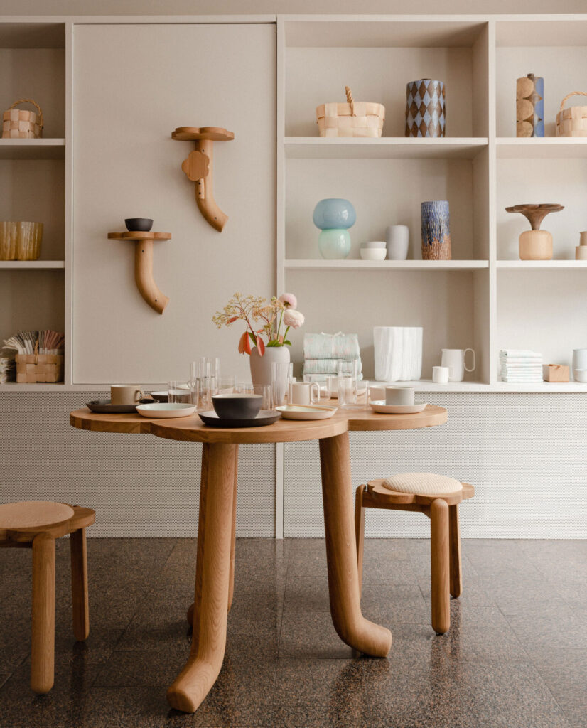 The new selection, Ensemble!, curated in the spirit of sharing, invites us to take the time to gather and spend time together; Collaboration between Institut finlandais and Katja Hagelstam of Lokal Gallery.