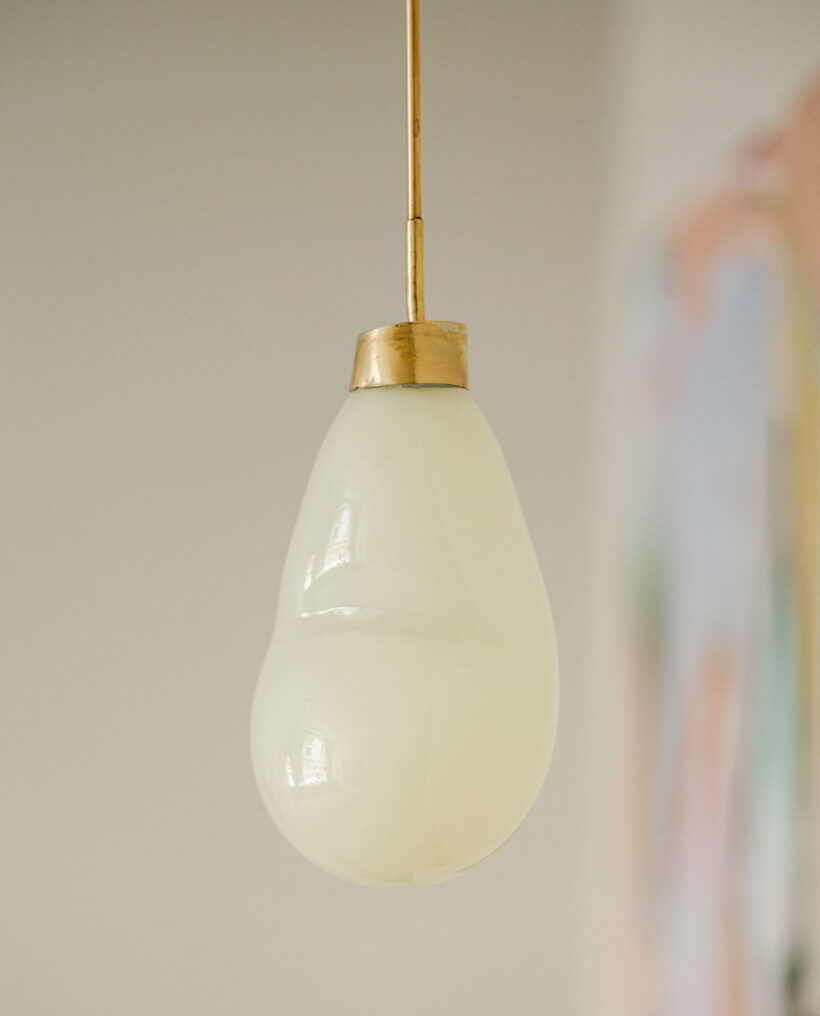 serifsandjellybeans_millavaahtera_glass_artwork_detail_exhibition_lokalhelsinki2025-15