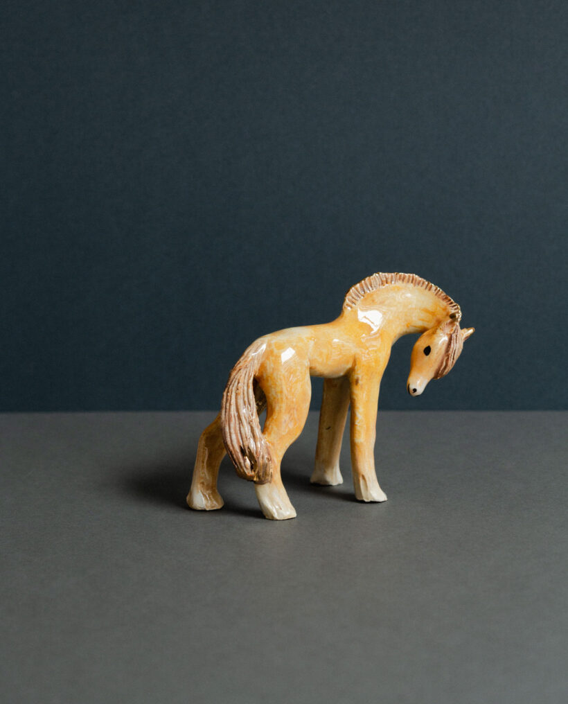 maisamajakka_horse_figurine_ceramic_artwork_collectibledesign_domusprimavera_lokalhelsinki2026-17