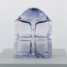 annieckerman_glass_sculpture_artwork_atfirstblush_billnas_lokalhelsinki2026-7