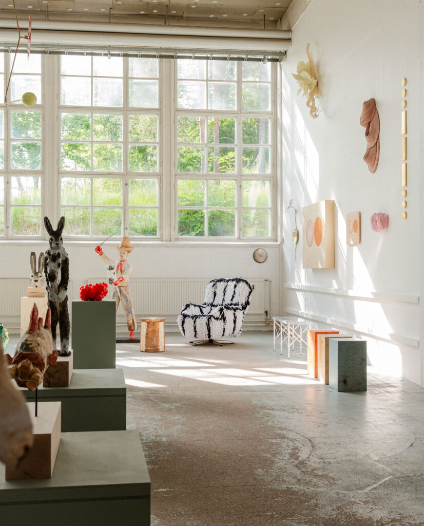 28.6.–23.8.2026
Lokal’s Summer Satellite in Billnäs
At First Blush is a celebration of the feeling that wells up in one’s being at the sight of a new love, with the awakening of a new season, or as an artist discovers a new expression. The theme of the exhibition is the blossoming of new life in late spring and early summer – that annual miracle.